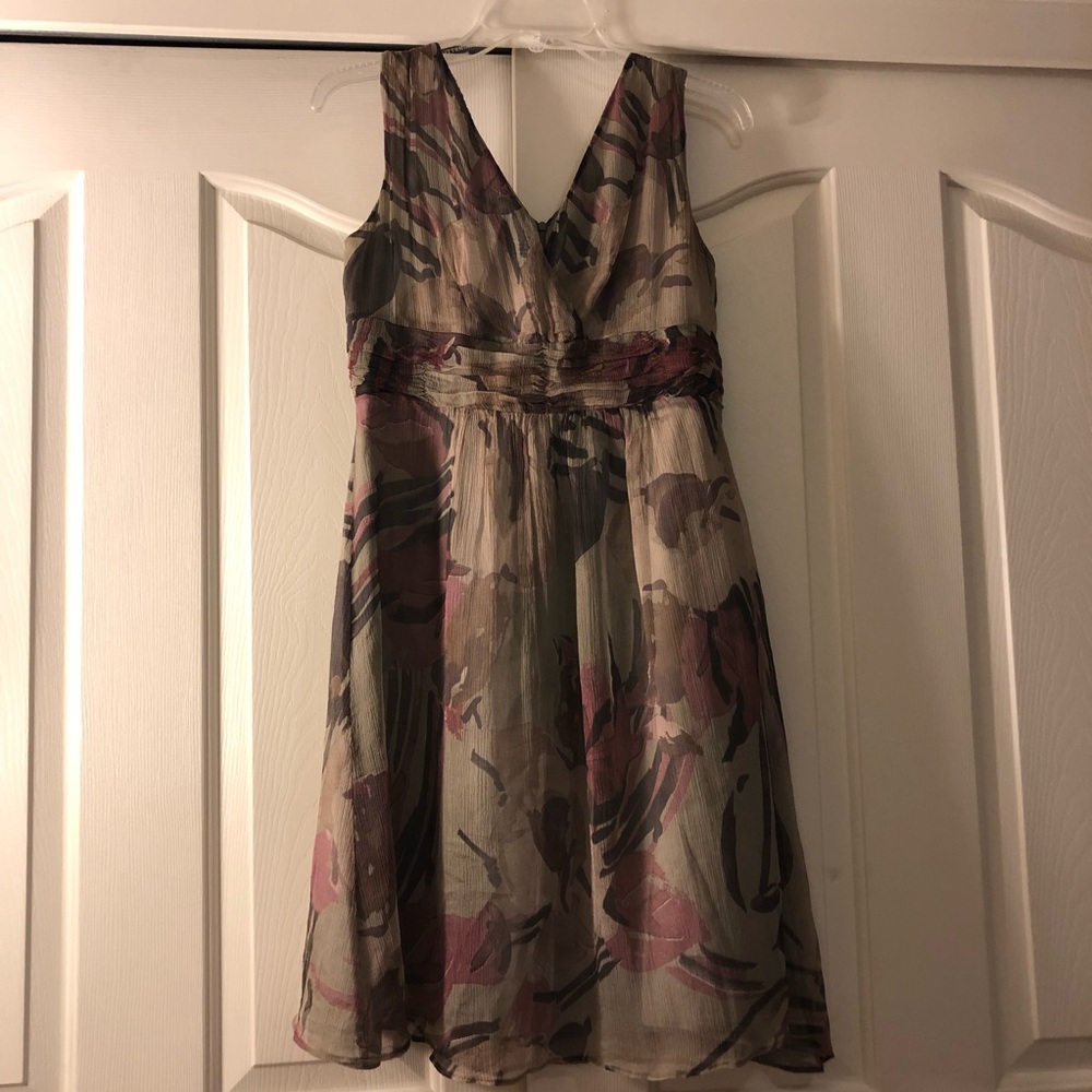 Flowery no-wrinkle sleeveless dress